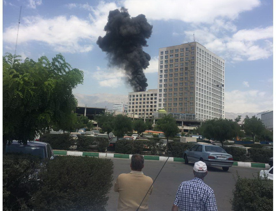آتش‌سوزی در ساختمان بنیاد جانبازان +عکس