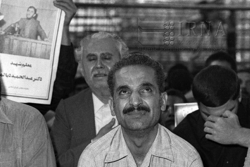 اشک شهید رجایی در فراق شهید بهشتی+عکس