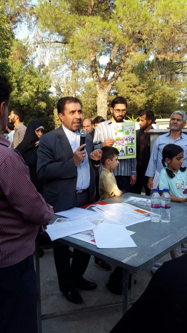 عکس/ برادر شهید حاج امینی در حال اعتراض به تخریب قبور شهدا