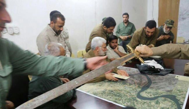 شمشیری که داعشی‌ها با آن گردن می‌زدند +عکس