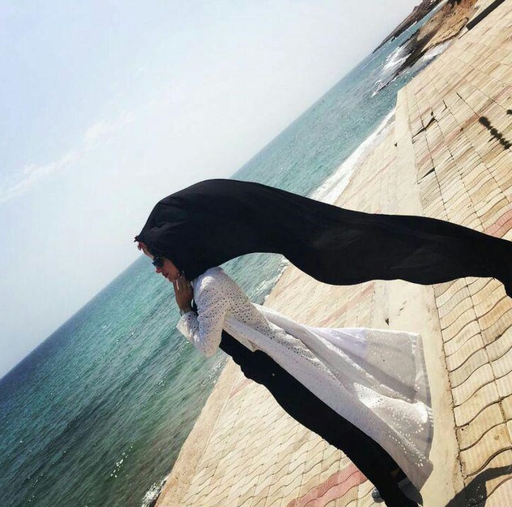 خانم بازیگر باحجاب تلویزیون در کنار دریا!+عکس