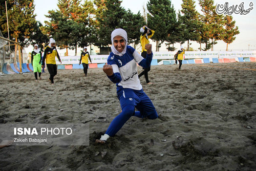 مسابقات فوتبال ساحلی بانوان همزمان با ماه محرم! + عکس
