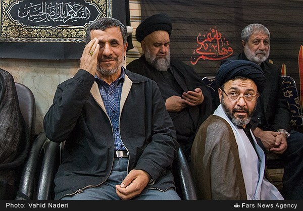 عکس/‌احمدی‌نژاد‌در‌مراسم‌ ترحیم مادر‌ مصلحی