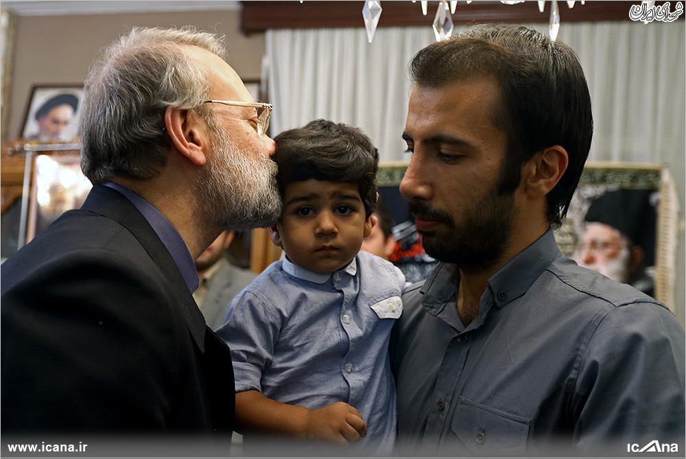 دیدار لاریجانی با خانواده شهید مدافع حرم+تصاویر