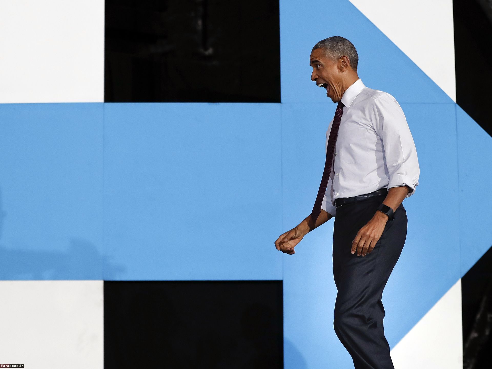 شکلک عجیب اوباما در کمپین هیلاری +عکس