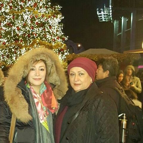 بازیگر زن ایرانی و دخترش در 