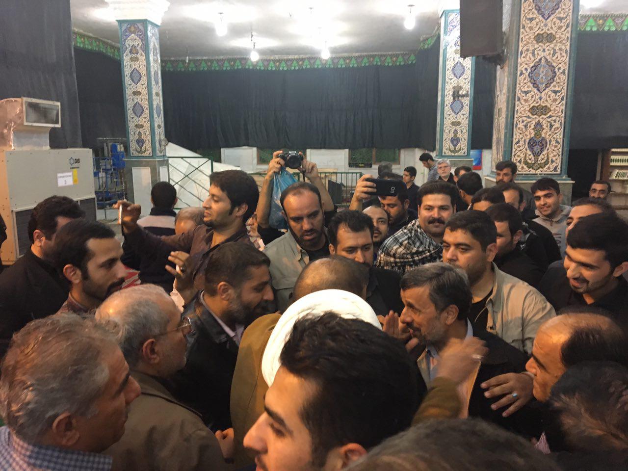 احمدی نژاد در آرامگاه علی بن مهزیار+عکس