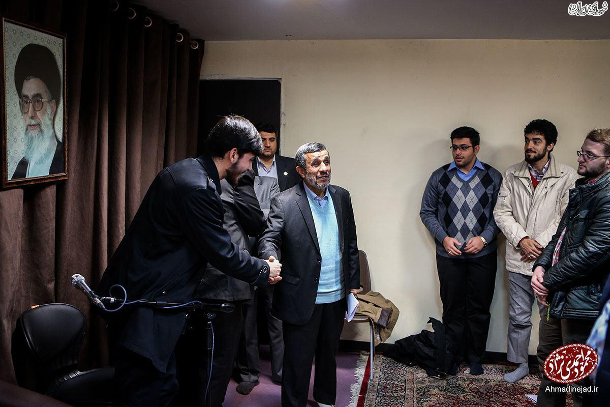 دیدار طالب زاده و دانشجویان با احمدی نژاد+تصاویر