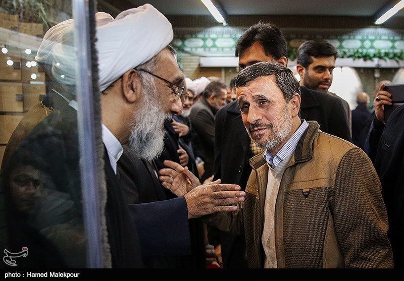 احمدی نژاد در ختم مرحوم پورمحمدی +عکس