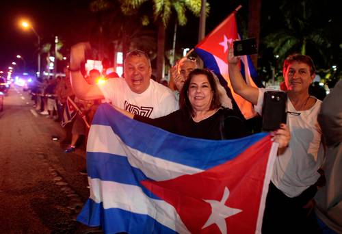 شادمانی ضدانقلاب‌های کوبا از مرگ کاسترو +عکس