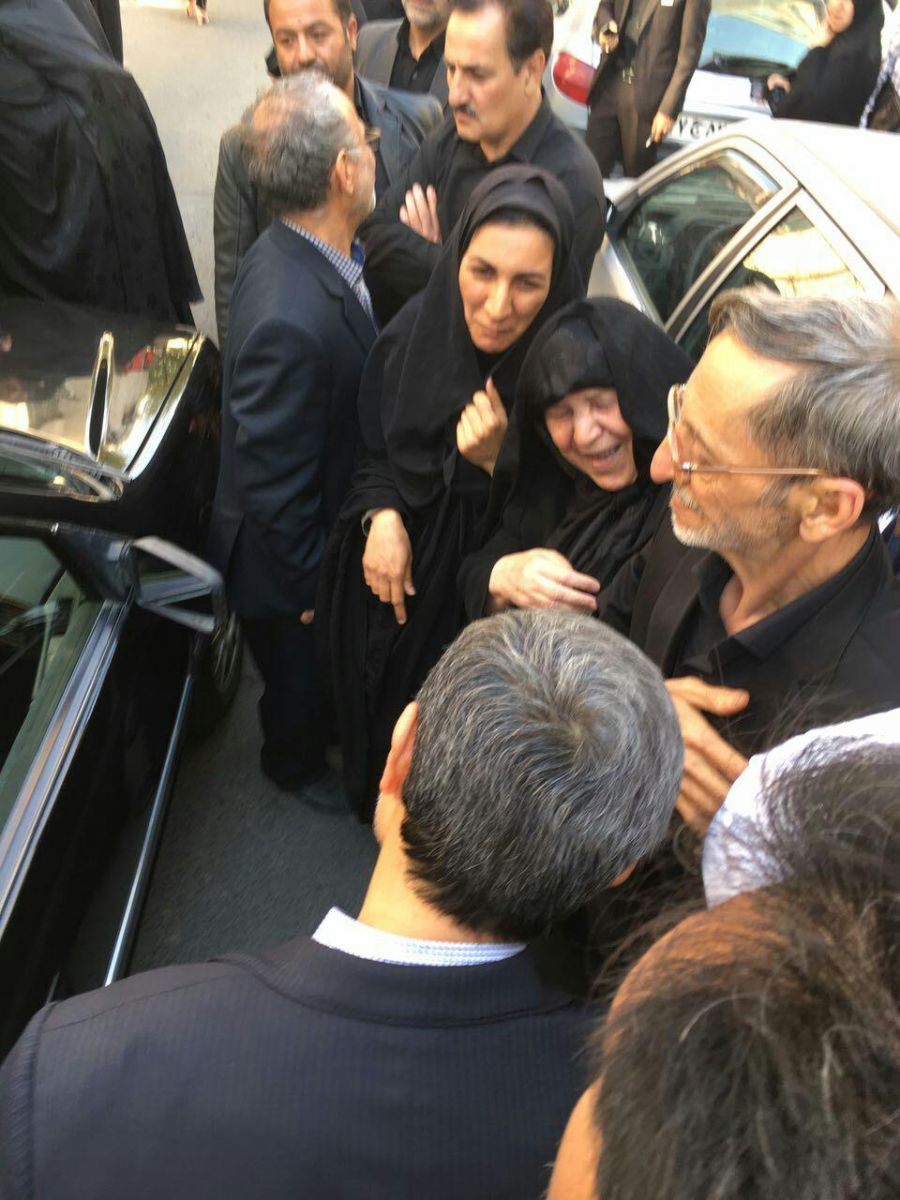احمدی نژاد در ختم جانباز شهید نورمحمدی+عکس