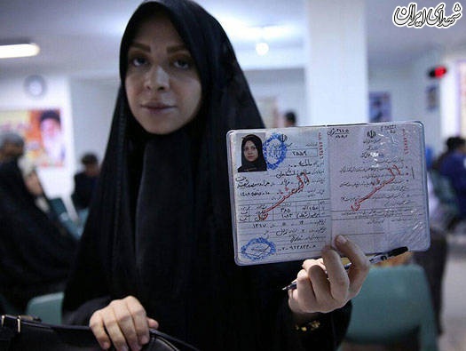 عکس/ ثبت نام دختر فرمانده ارتش در انتخابات شورای شهر