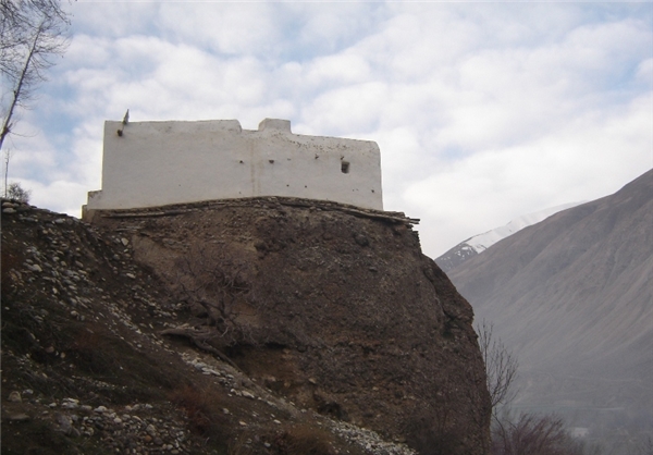 نگاهی به آرامگاه ناصرخسرو در یمگان افغانستان