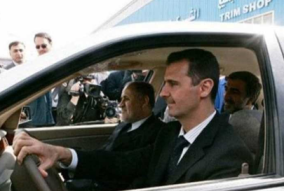 رانندگی بشار اسد با خودروی شخصی در دمشق