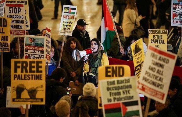 تظاهرات مردم آمریکا برای دختر فلسطینی+ عکس