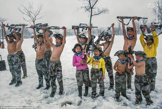 کودکانی که در سرما آموزش نظامی می بینند! + عکس