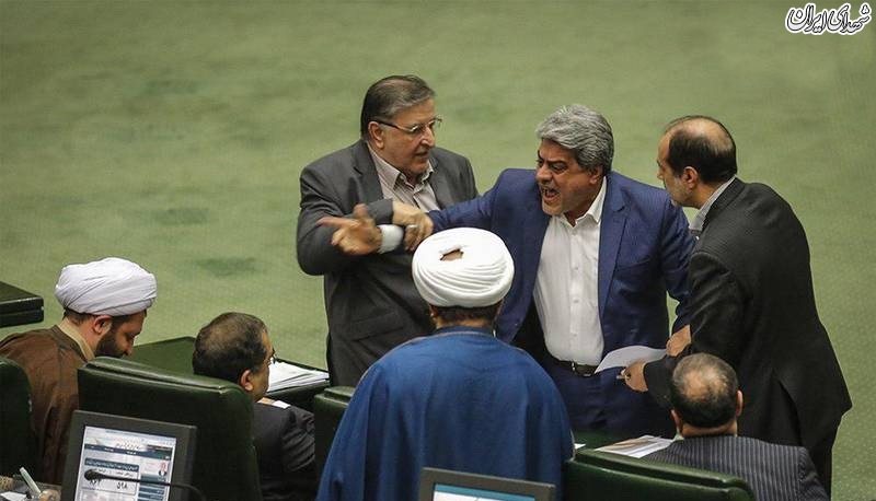 درگیری لفظی نماینده مجلس با وزیر بهداشت +عکس