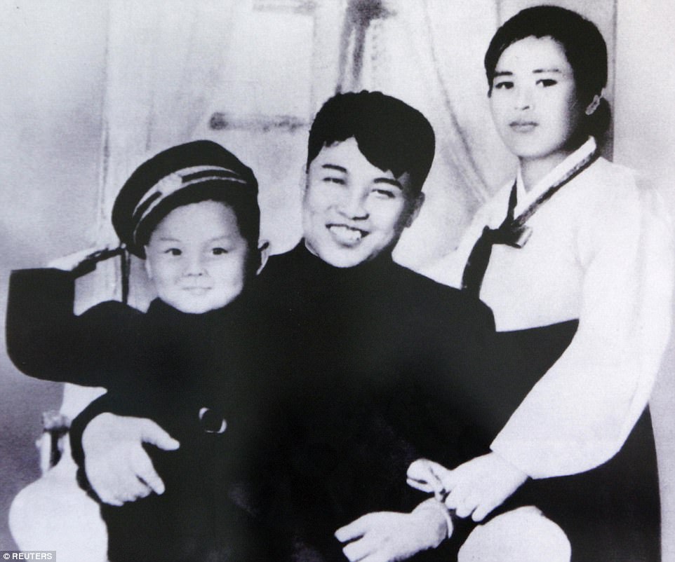 جشن و پایکوبی برای مادربزرگ رهبر کره شمالی+ عکس