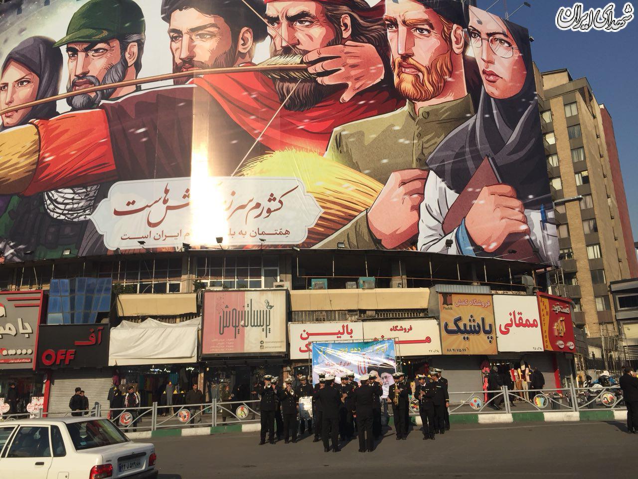 اجرای موزیک های انقلابی در میادین تهران + عکس