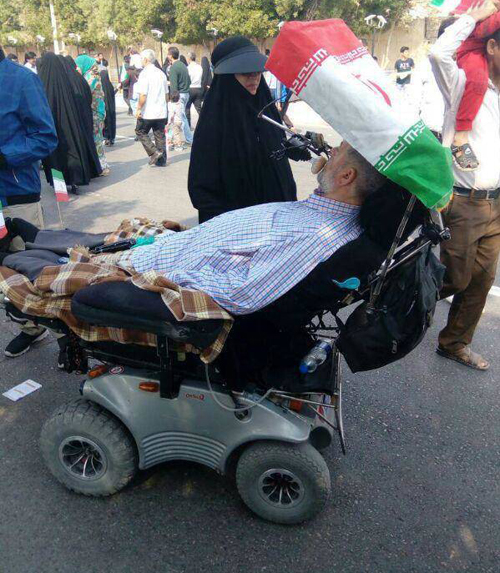 بدون پا هم پای انقلاب اسلامی ایستاده است + عکس