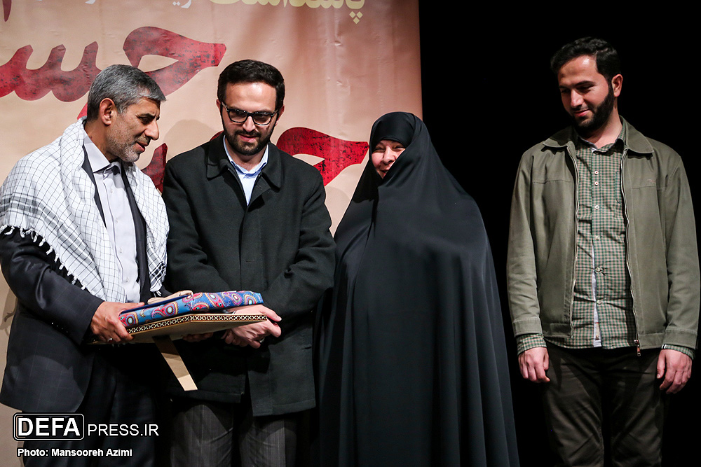 خانواده سردار شهید همدانی در کنار حسام + عکس