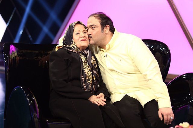 مهران غفوریان و مادرش در ویژه‌ برنامه تحویل سال