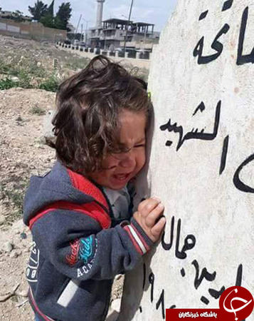 گریه سوزناک دختربچه سوری بر سر مزار پدر+عکس