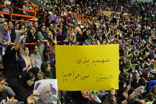 طرفداران روحانی در ورزشگاه آزادی تهران +عکس