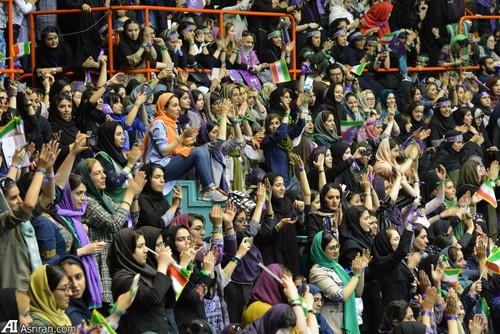 طرفداران روحانی در ورزشگاه آزادی تهران +عکس
