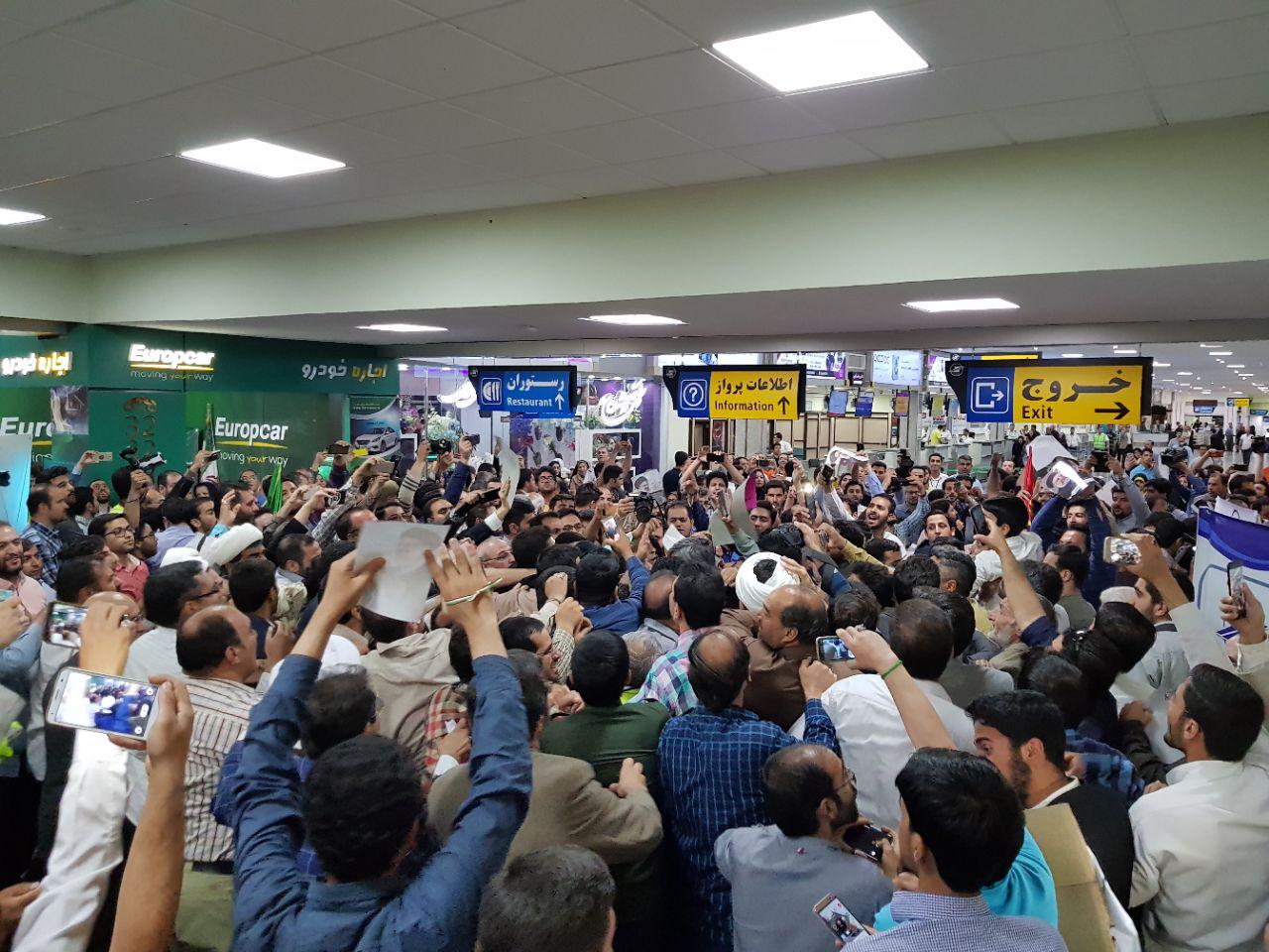قیام مردم اصفهان در حمایت از رئیسی+عکس