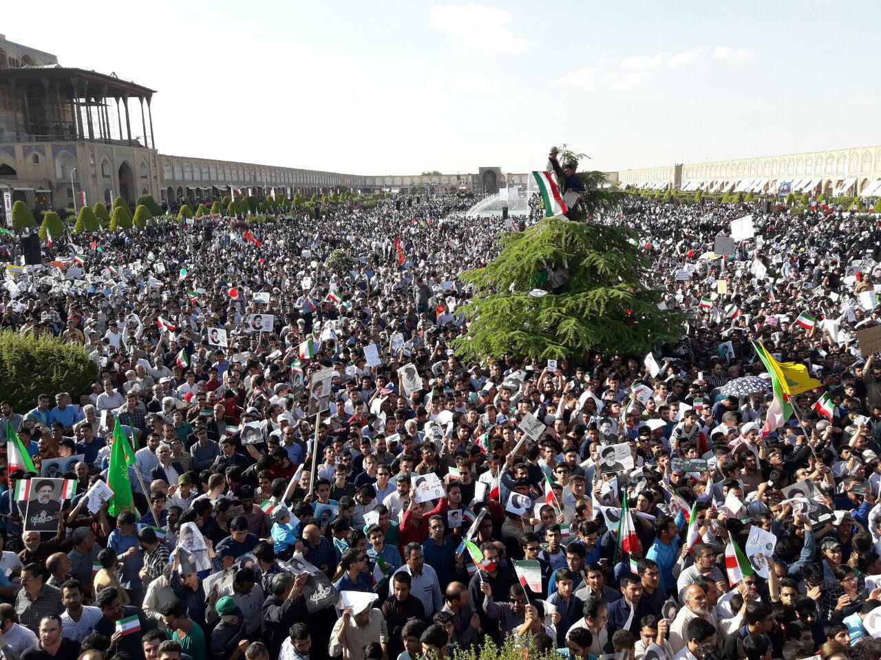 قیام مردم اصفهان در حمایت از رئیسی+عکس