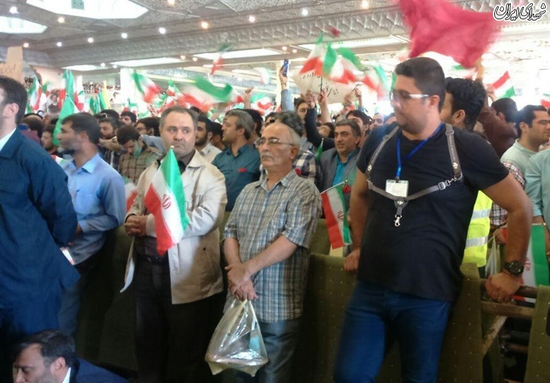 حماسه رئیسی- قالیباف در قلب تهران/ مصلی دیگر جا ندارد/ رئیسی دست قالیباف را بالا برد + عکس