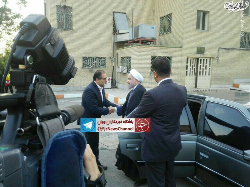 خودرویی که روحانی با آن به صداو سیما و مپنا...+عکس