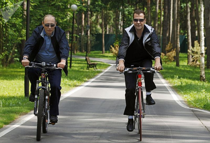 دوچرخه سواری رئیس جمهور روسیه +عکس