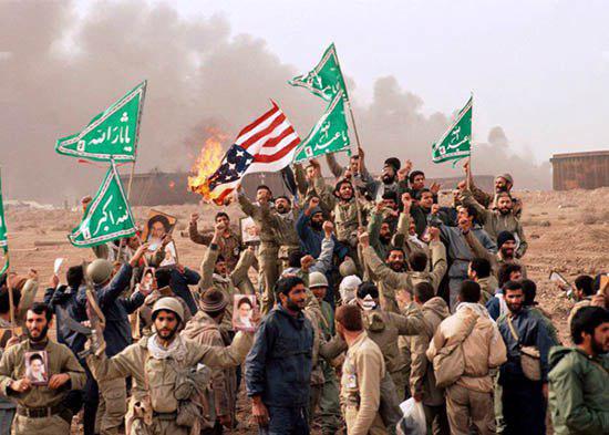 آتش زدن پرچم آمریکا در جبهه دفاع مقدس+عکس
