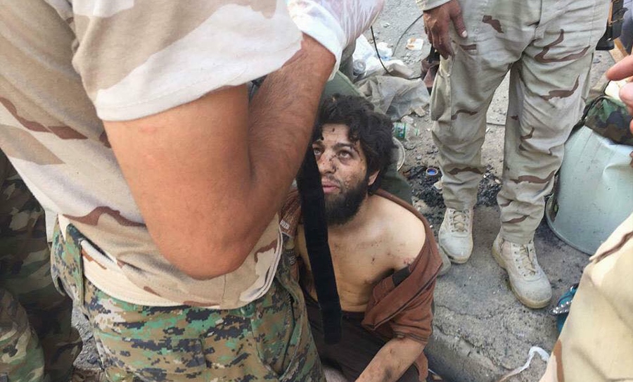 دستگیری خطرناکترین تک‌تیرانداز داعش+عکس