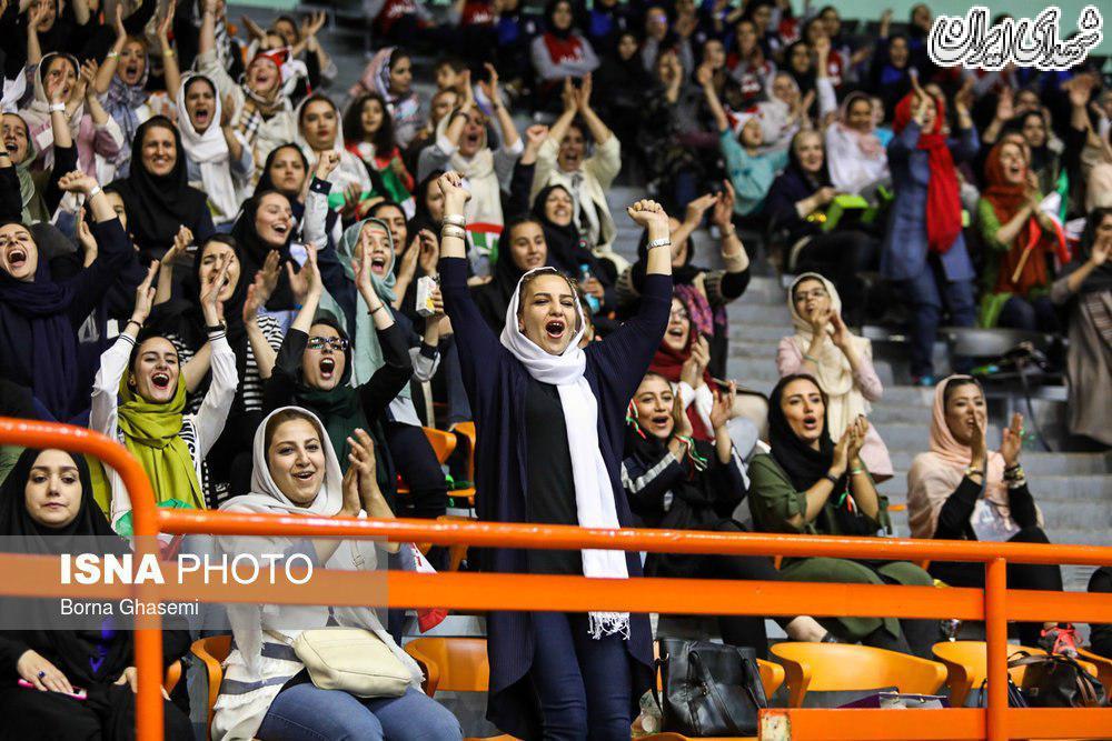 ورود زنان به استادیوم والیبال!/ بلیط فروشی آزاد برای بانوان+ عکس