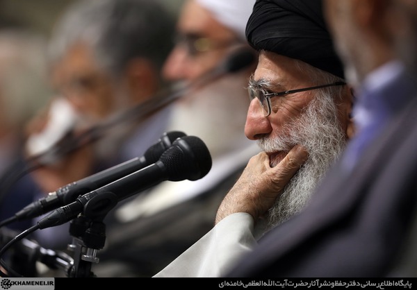 حاشیه دیدار رمضانی شاعران با امام خامنه‌ای