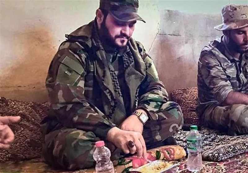 افطار فرماندهان مدافع حرم عراقی در جبهه+عکس