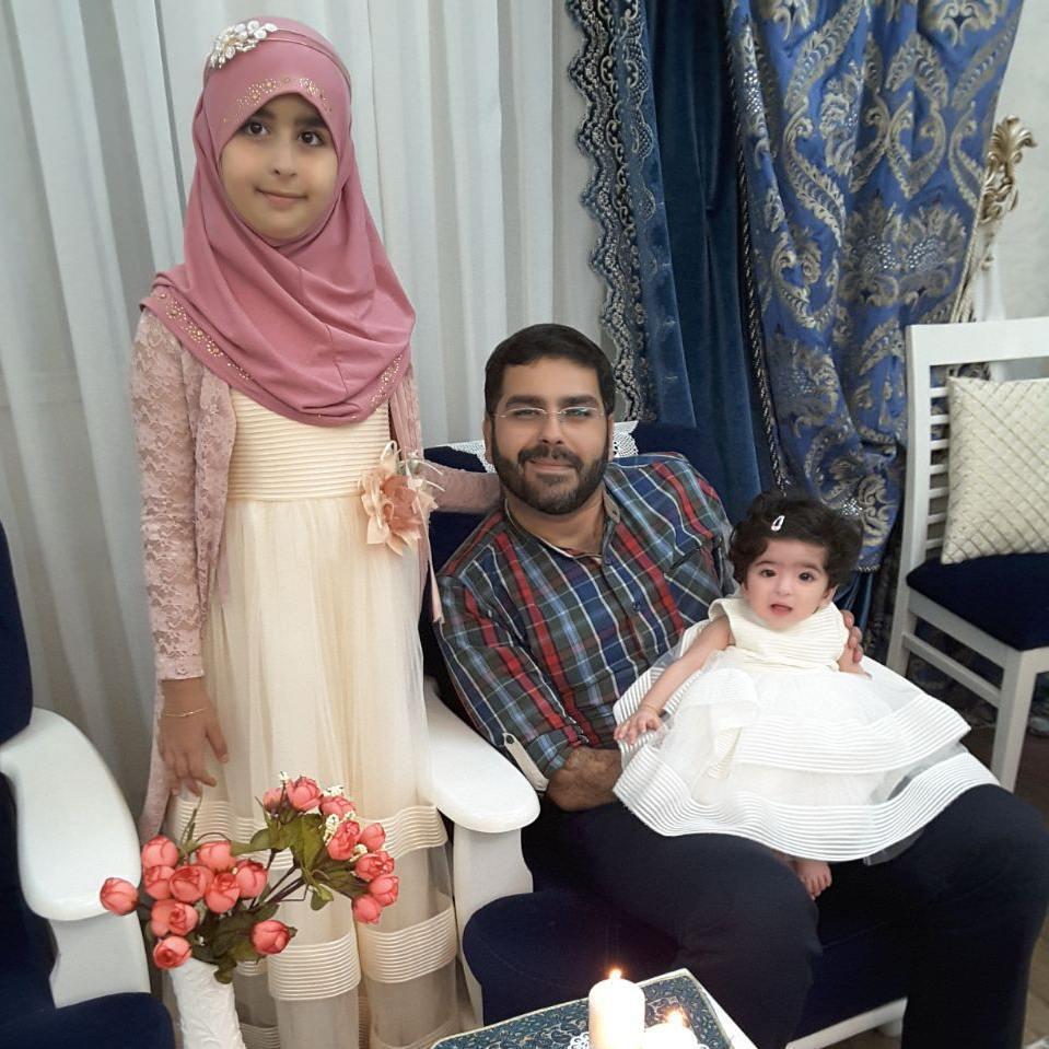 محمدحسین رنجبران در کنار دخترانش +عکس