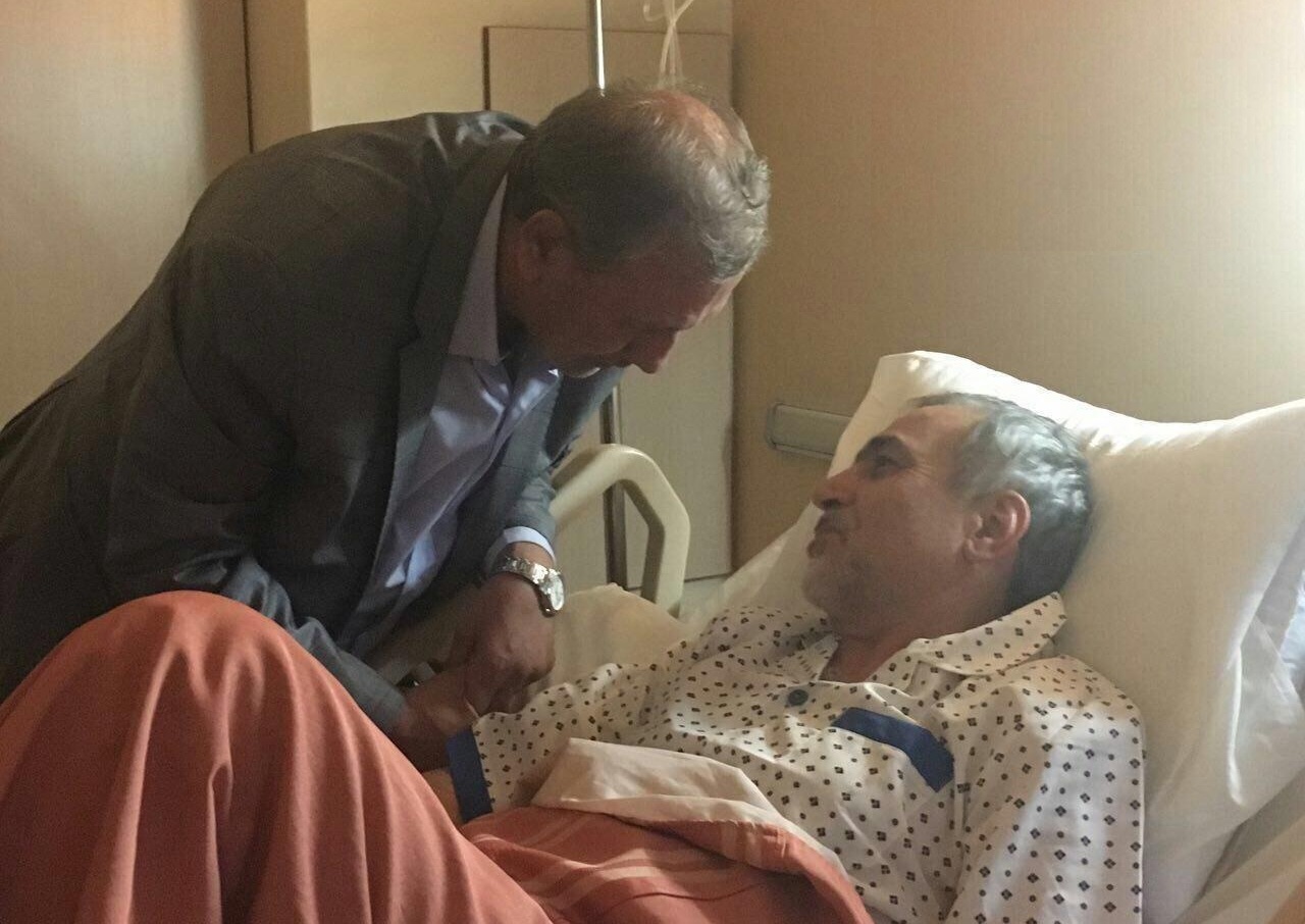 عیادت وزیر کار از حسین فریدون در بیمارستان+عکس