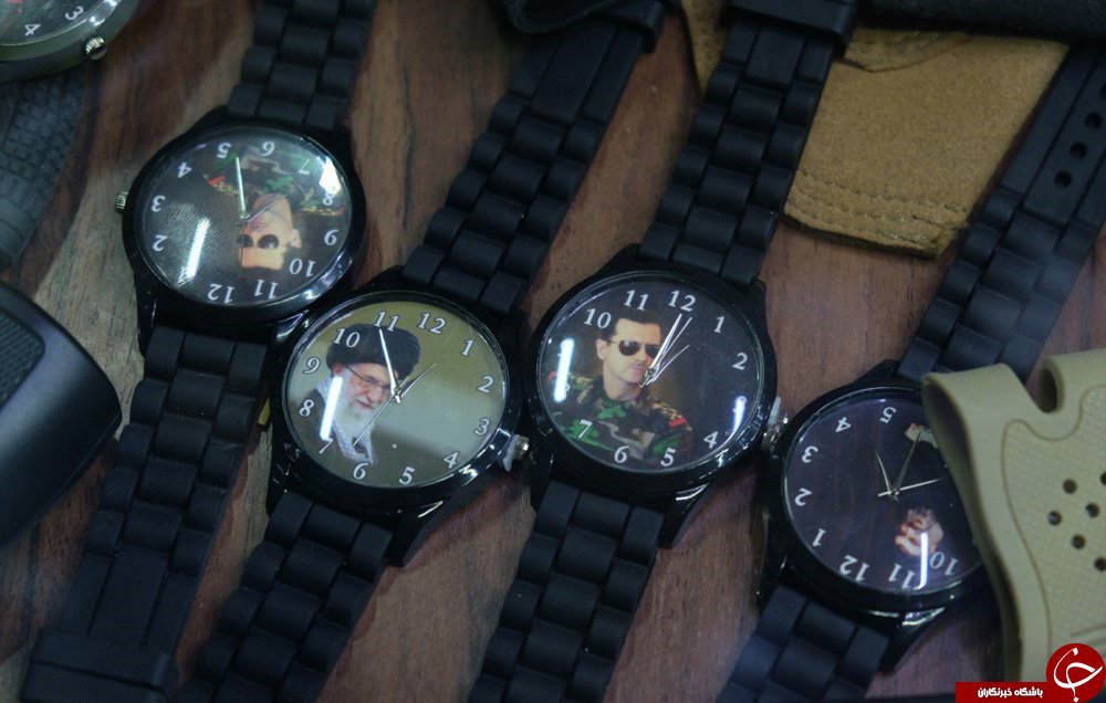 ساعت‌های مزین به تصویر رهبر انقلاب در سوریه +عکس