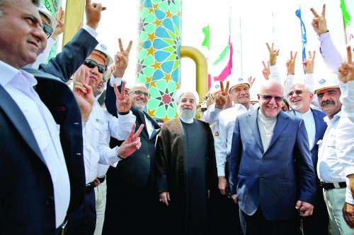 ناسپاسی روحانی پس از گرفتن عکس یادگاری با پروژه های سپاه