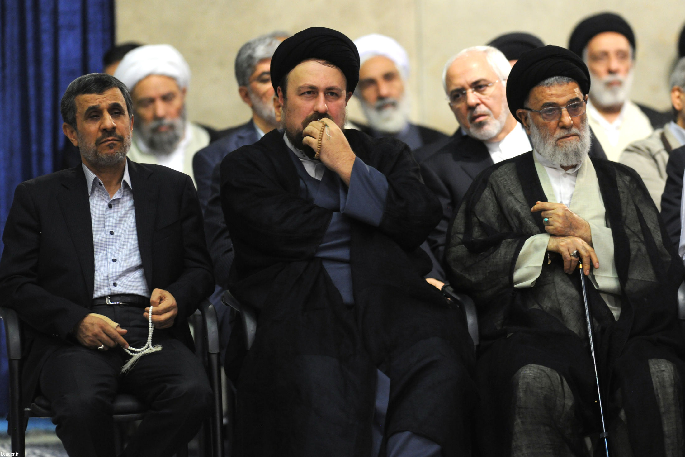 نگاه معنادار محمدجواد ظریف به محمود احمدی‌نژاد