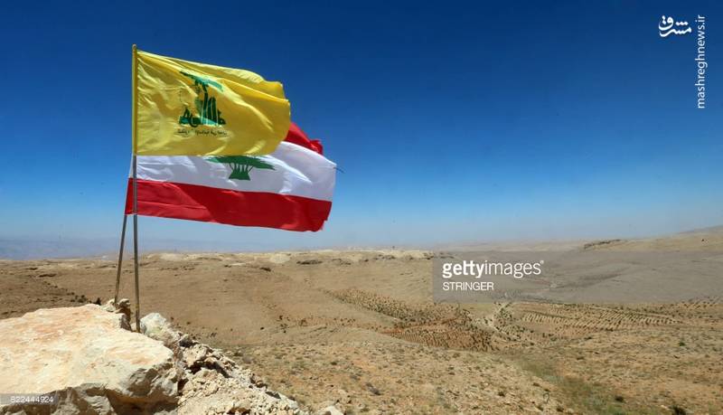 اهتزاز پرچم‌ حزب‌الله در بلندی‌های عرسال + عکس