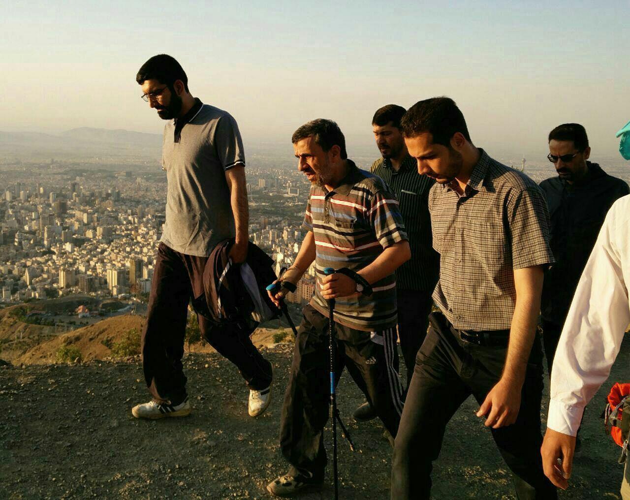 کوهنوردی امروز احمدی نژاد در ارتفاعات تهران+عکس