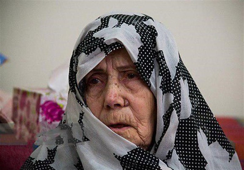 در روز تشییع پسرش: مادر شهید جنگجو به دیار باقی شتافت