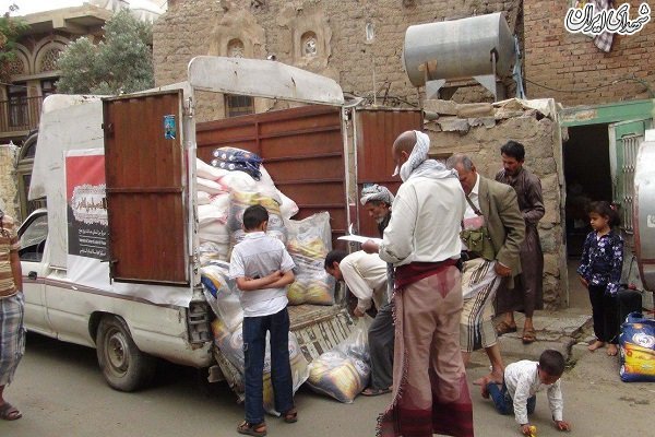 بسته های غذایی در میان جنگ زدگان یمنی توزیع شد