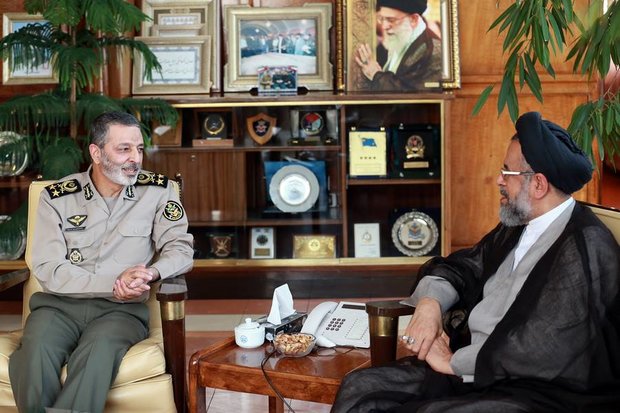 وزیر اطلاعات با فرمانده کل ارتش دیدار کرد +عکس