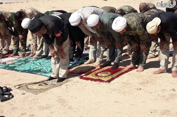 تصاویر/برپایی نماز ظهر عاشورا در جبهه‌های عراق